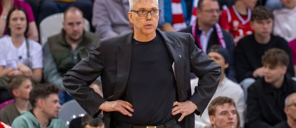 Gordon Herbert fordert in den Playoffs deutlich mehr von seinem Team. - © David Inderlied/dpa