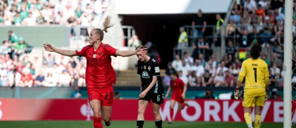Dreier-Pack im Finale von Köln: Lea Schüller - © Fabian Strauch/dpa