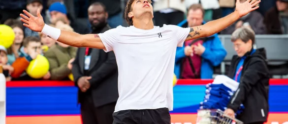 Der Italiener Flavio Cobolli hat die Hamburg Open gewonnen. - © Daniel Bockwoldt/dpa