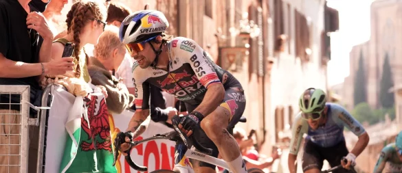 Primo Rogli? kämpft beim Giro um den Anschluss. - © Massimo Paolone/undefined/LaPresse/AP/dpa