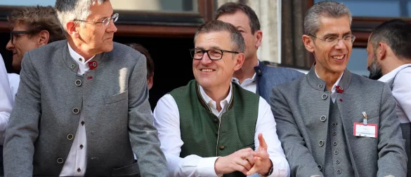 Michael Diederich (rechts) verlässt den FC Bayern und wechselt in die Wirtschaft. - © Karl-Josef Hildenbrand/dpa