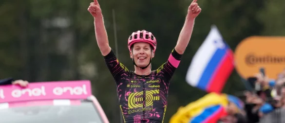 Beim Giro 2024: Georg Steinhauser bejubelt seinen ersten Etappensieg. - © Gian Mattia D\\\'Alberto/LaPresse/AP/dpa