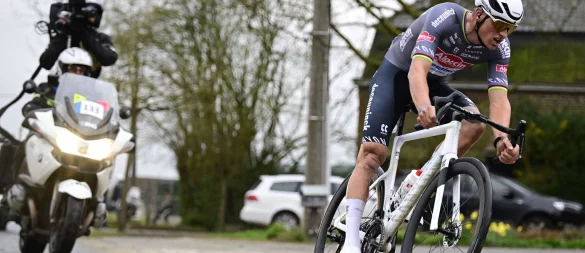 Mathieu van der Poel hat sich an der Hand verletzt. - © Dirk Waem/Belga/dpa