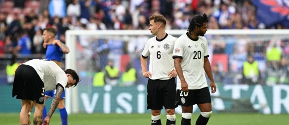 Joshua Kimmich (M) sollte nach Meinung von Lothar Matthäus im Mittelfeld spielen. - © Federico Gambarini/dpa