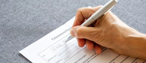 Neue Patientenverfügung für psychische Gesundheit: Menschen können im Voraus festlegen, welche Behandlungen sie in einer Krise wünschen oder ablehnen. - © Benjamin Nolte/dpa-tmn