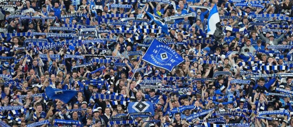 Die Fans des Hamburger SV freuen sich schon auf das Nordderby in Bremen. - © Marcus Brandt/dpa