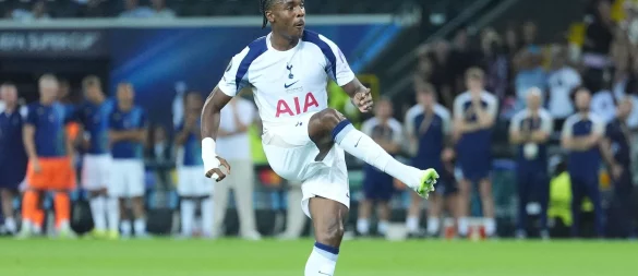 Mathys Tel von Tottenham Hotspur wurde nach seinem verschossenen Elfmeter im Internet beleidigt - © Adam Davy/PA Wire/dpa
