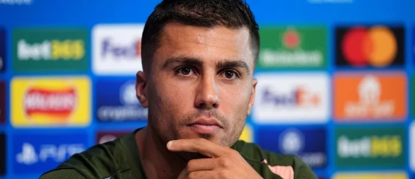 Rodri hat nach seinem Kreuzbandriss erneut Verletzungsprobleme. - © Martin Rickett/PA Wire/dpa
