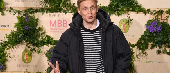 Matthias Schweighöfer gibt Musiktipps für Autofahrten in einer lauen Sommernacht. (Archivbild) - © Christophe Gateau/dpa