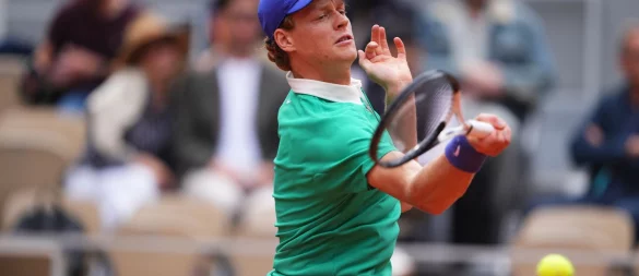 Jannik Sinner ist bei den French Open ohne Satzverlust ins Halbfinale marschiert. - © Lindsey Wasson/AP/dpa