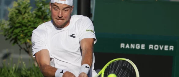 Jan-Lennard Struff spielt am Donnerstag sein Zweitrundenmatch zu Ende. - © Frank Molter/dpa