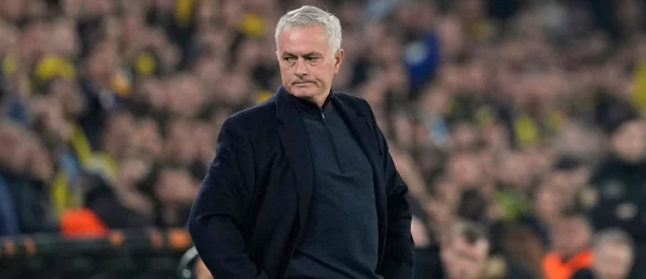 José Mourinho steht vor einer Rückkehr zu Benfica. - © Khalil Hamra/AP/dpa