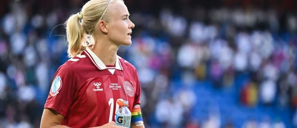 Verletzt ausgewechselt: Pernille Harder vom FC Bayern. - © Sebastian Christoph Gollnow/dpa