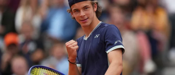 Der 17 Jahre alte Niels McDonald hat das Junioren-Finale bei den French Open gewonnen. - © Thibault Camus/AP/dpa
