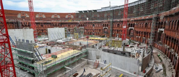 2028 soll das Kulturareal Kongresshalle fertig gestellt sein. - © Daniel Löb/dpa