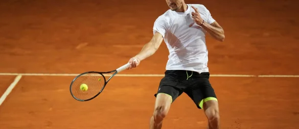 Alexander Zverev spielt überraschend doch am Hamburger Rothenbaum. - © Alessandra Tarantino/AP/dpa