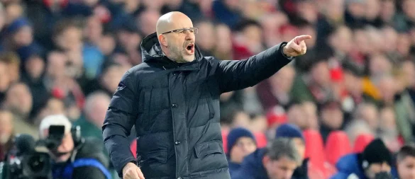Dramatische Aufholjagd gekrönt: Trainer Peter Bosz holt mit der PSV Eindhoven die Meisterschaft. - © Peter Dejong/AP/dpa