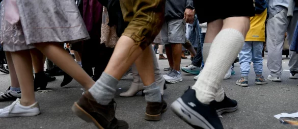 Nicht nur auf dem Oktoberfest: Bei vielen Menschen ist es oft nicht leicht, ruhig zu bleiben. - © Felix Hörhager/dpa