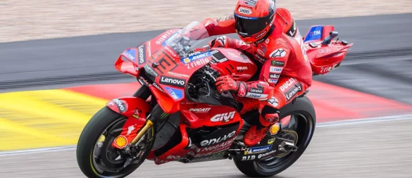 Marc Márquez ist im Sprint nicht zu schlagen. - © Robert Michael/dpa