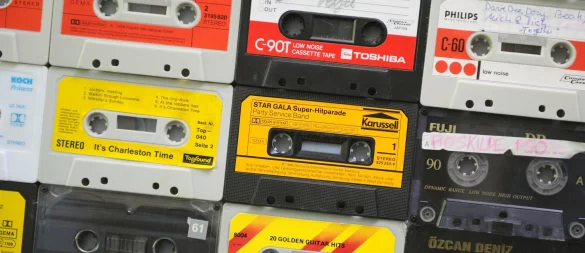 Bevor das Magnetband zerbröselt, sollte man aus den Kassetteninhalten der Lieblings-Tapes Audiodateien machen. - © Christian Charisius/dpa/dpa-tmn