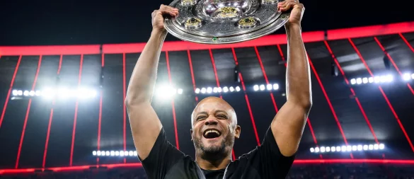 Bayern-Trainer Vincent Kompany mit der Meisterfeier nach dem Gladbach-Spiel. - © Tom Weller/dpa