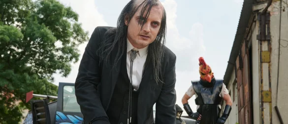 Elijah Wood als Fritz Garbinger in einer Szene des Films. - Yana Blajeva/©2022 Legendary/dpa