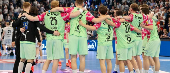 Die Füchse Berlin haben die Tabellenführung in der Handball-Bundesliga behauptet. - © Frank Molter/dpa