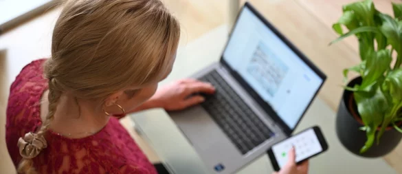 Unseriöse Chats: Misstrauen Sie Finanzangeboten in Messenger-Gruppen - insbesondere mit sehr hohen Renditeversprechen. - © Helena Dolderer/dpa/dpa-tmn