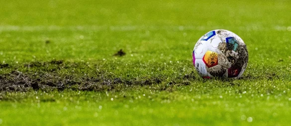Der spanische Fußball trauert um einen jungen Torhüter. (Archivfoto) - © David Inderlied/dpa