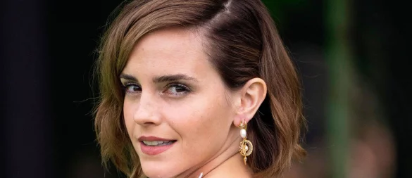 Schauspielerin Emma Watson darf ein halbes Jahr lang nicht selbst Auto fahren. (Archivbild) - © Scott Garfitt/AP/dpa
