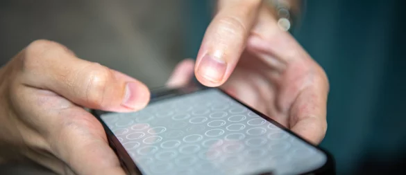 Effektive Knallerei: Auf dem Smartphone lässt sich «Bubblewrap.fun» besonders gut mit den beiden Daumen bearbeiten. - © Zacharie Scheurer/dpa-tmn