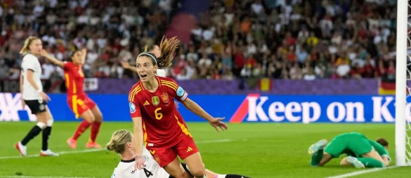 Aitana Bonmatí entschied das EM-Halbfinale zugunsten von Spanien. - © Alessandra Tarantino/AP/dpa