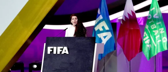 Lise Klaveness - hier bei einem FIFA-Kongress in Doha - äußerst sich immer wieder kritisch über Infantino. - © Nick Potts/Press Association/dpa