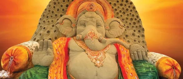 Hindu-Gott Ganesha hält Hof - als Sandfigur im englischen Weymouth. - © Julien Lightfoot/SandWorld Weymouth/dpa-tmn