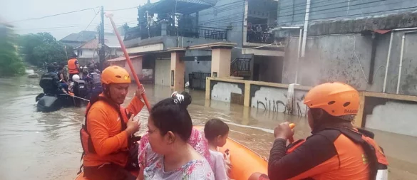 Unwetter auf Bali sorgen für Überflutungen: Wer in nächste Zeit dorthin reisen will, oder schon vor Ort ist, sollte Kontakt mit seinem Reiseveranstalter aufnehmen. - © Uncredited/BASARNAS/AP/dpa-tmn