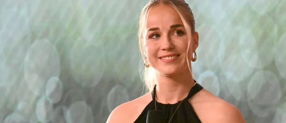 25 Lebensjahre in Buchform: Giulia Gwinn. - © Felix Hörhager/dpa