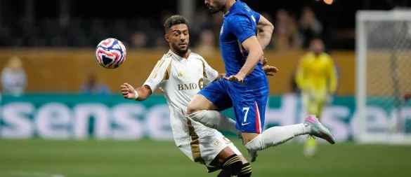 Chelseas Torschütze Pedro Neto (r) in Aktion. - © Brynn Anderson/AP/dpa
