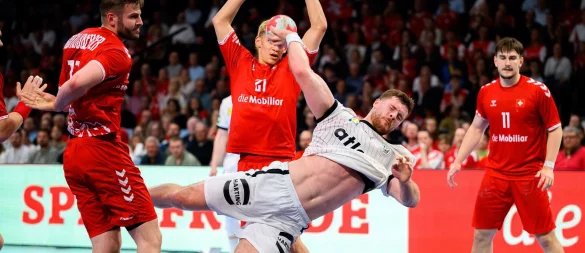 DHB-Kapitän Johannes Golla hat deutliche Kritik an der Leistung beim 32:32 in der Schweiz geübt. - © Marco Wolf/dpa