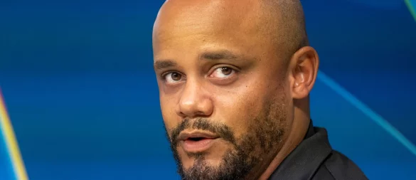 Vincent Kompany bei der Pressekonferenz in Zypern. - © Peter Kneffel/dpa