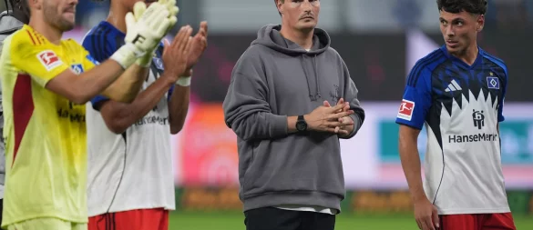 Enttäuscht nach dem 0:2 im Derby: die HSV-Profis und Trainer Merlin Polzin (2.v.r.). - © Marcus Brandt/dpa