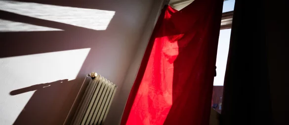 Hohe Temperaturen in der Wohnung können die Wohnqualität erheblich beeinträchtigen. - © -/dpa/dpa-tmn