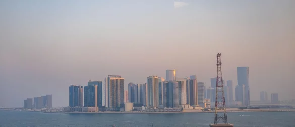 Sicherheitslage bleibt angespannt: Das Auswärtige Amt rät derzeit von nicht notwendigen Reisen in Länder wie die Vereinigten Arabischen Emirate oder Saudi-Arabien ab. - © Sina Schuldt/dpa/dpa-tmn