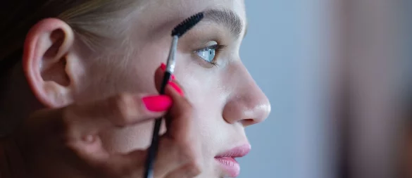 «Fluffy Brows» gehören zu den Trends im Frühling und Sommer. - © Lisa Ducret/dpa/dpa-tmn