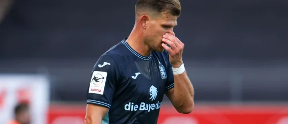 Rückkehrer Florian Niederlechner widmete seinen Treffer zum 1:1-Endstand bei Rot-Weiss Essen der Familie von Sven Ulreich. - © Christoph Reichwein/dpa