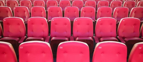 Viele Kinos in Deutschland haben Investitionsbedarf - und leiden unter schwachen Zuschauerzahlen. (Symbolbild) - © Oliver Berg/dpa