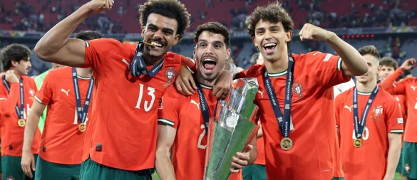 Jubelte vor kurzem noch über den Sieg in der Nations League: Renato Veiga (links). - © Christian Charisius/dpa