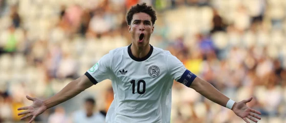 Bei der U19-EM erzielte Darvich in der Vorrunde ein Tor gegen England - nun soll er nach Stuttgart kommen. - © Stefan Constantin/dpa