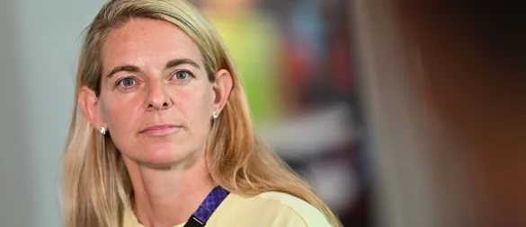 DFB-Direktorin Nia Künzer erklärt den Ausfall von Giulia Gwinn. - © Sebastian Christoph Gollnow/dpa