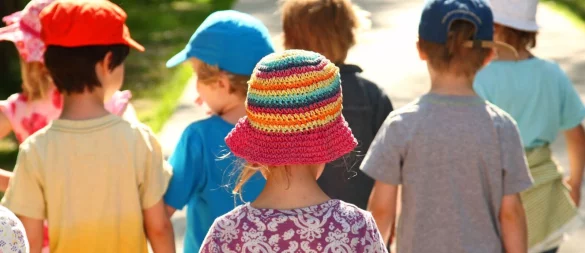 Schnell ist\\\'s passiert: Trotz guter Vorsätze endet ein Sommertag bei vielen Kindern mit Sonnenbrand. - © Wolfram Steinberg/dpa/dpa-tmn