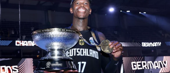 Dennis Schröder entschied am Ende das EM-Finale gegen die Türkei. - © Matthias Stickel/dpa